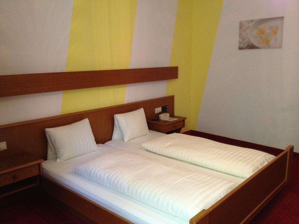 Schwarzer Adler Hotel Landeck Phòng bức ảnh