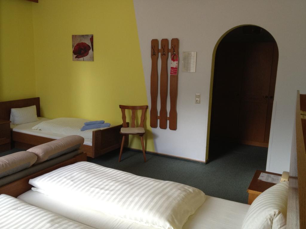 Schwarzer Adler Hotel Landeck Phòng bức ảnh
