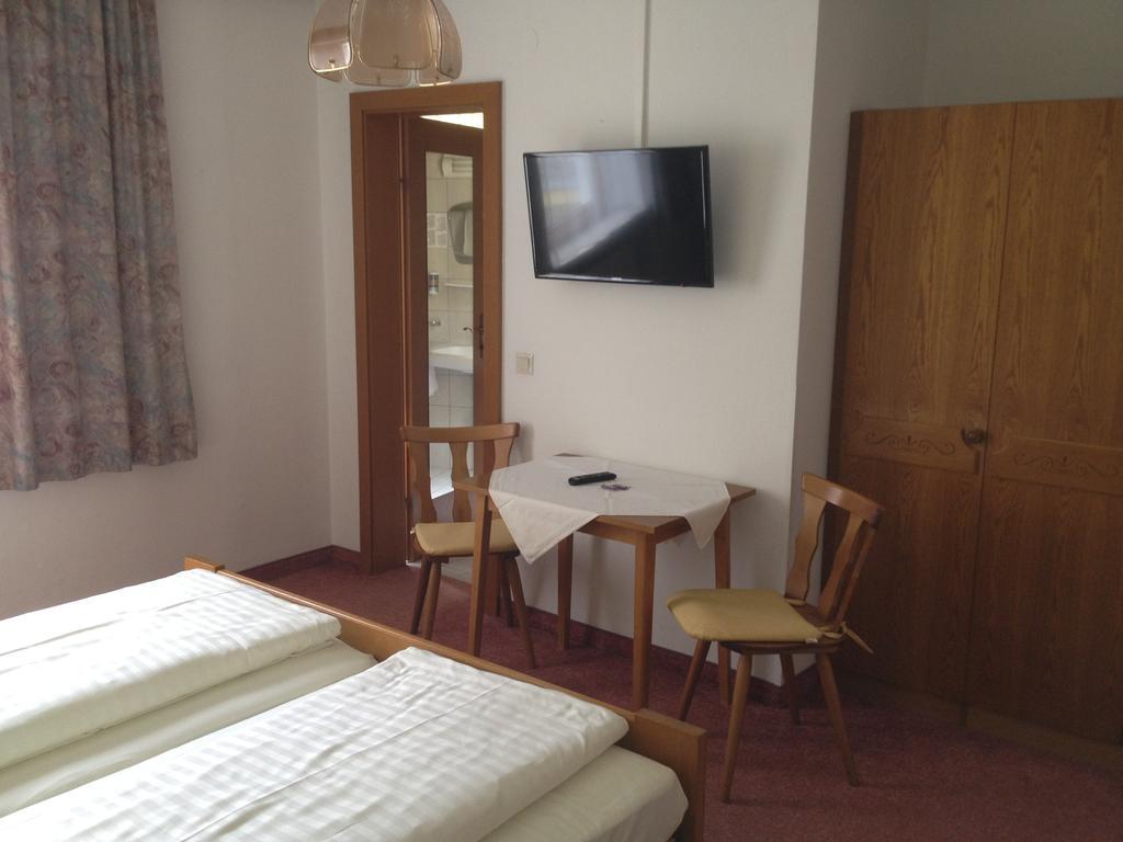 Schwarzer Adler Hotel Landeck Ngoại thất bức ảnh