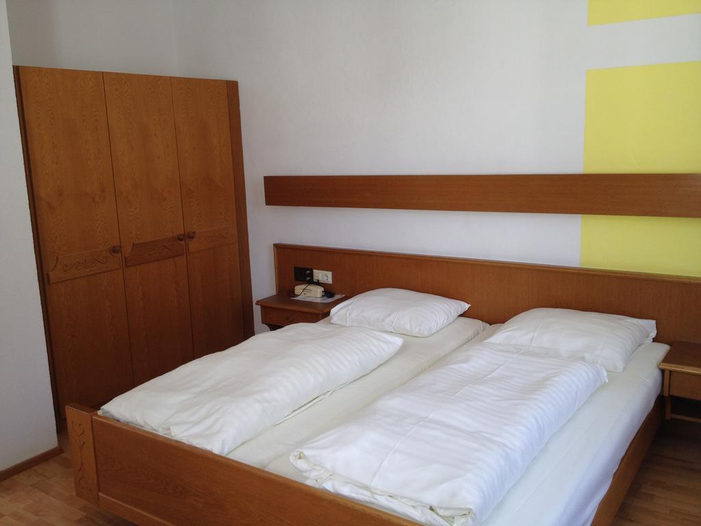 Schwarzer Adler Hotel Landeck Ngoại thất bức ảnh